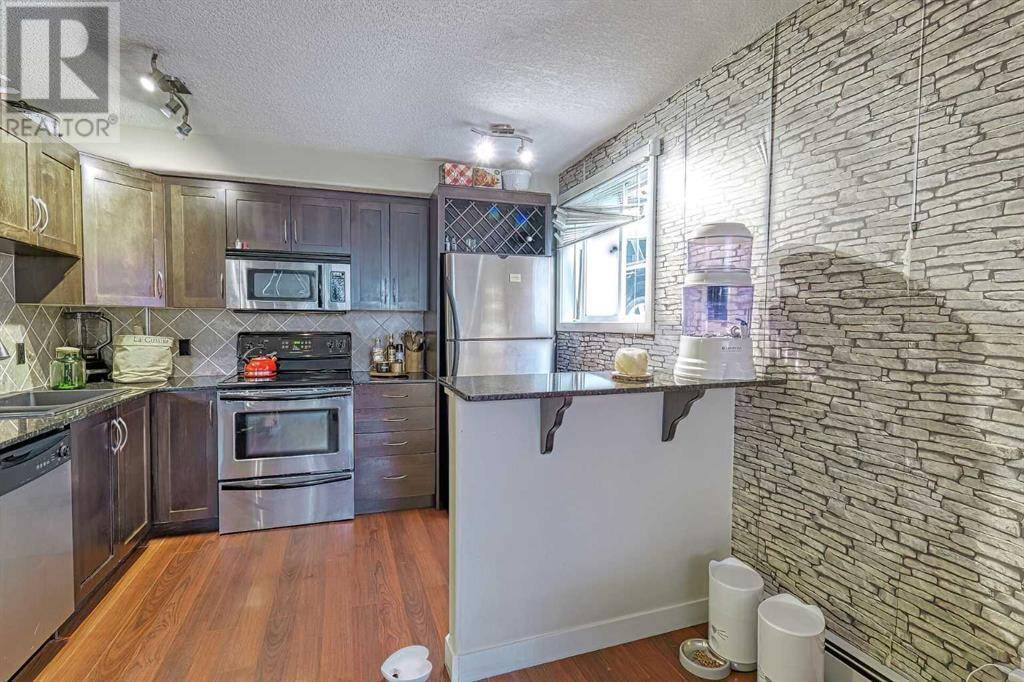 Calgary, AB T3E0A9,14, 2906 17 Avenue SW
