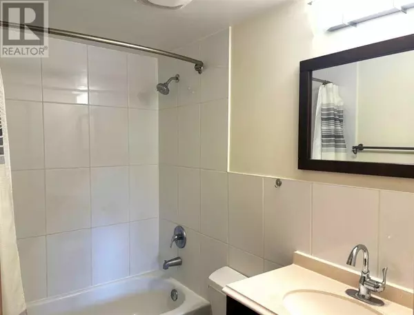 Calgary, AB T2M1J2,1-6, 2208 20 Avenue NW