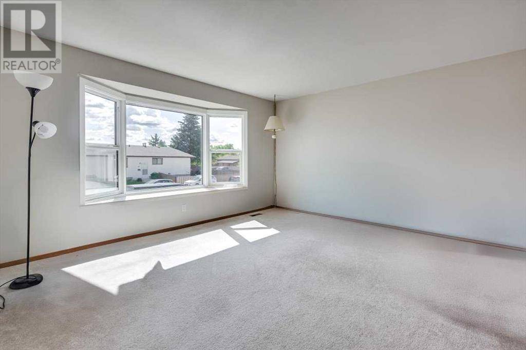 Red Deer, AB T4P1P6,78 Nichols Crescent