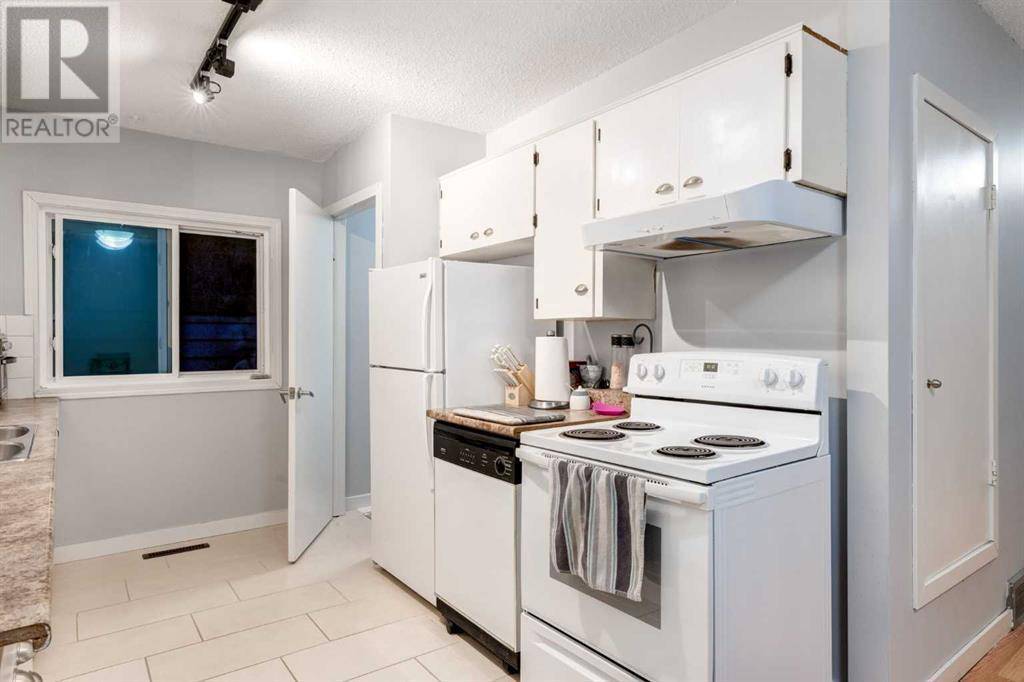 Calgary, AB T2C0Y5,7246 24 Street SE