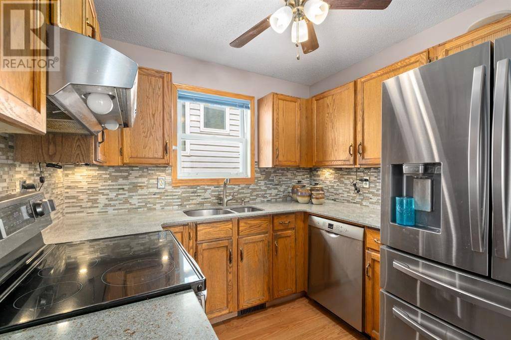 Calgary, AB T2B3B9,272 Erin Woods Drive SE