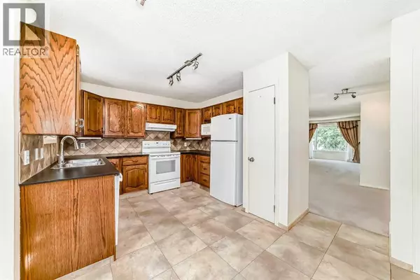 Calgary, AB T3H1T7,139 Stratton Crescent SW