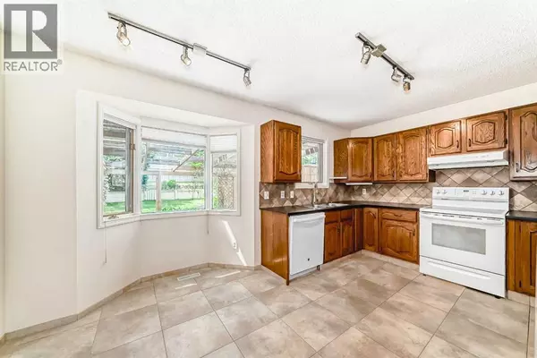 Calgary, AB T3H1T7,139 Stratton Crescent SW