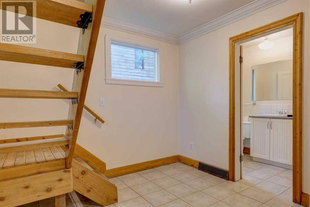 Calgary, AB T2M0Y2,224 19 Avenue NW