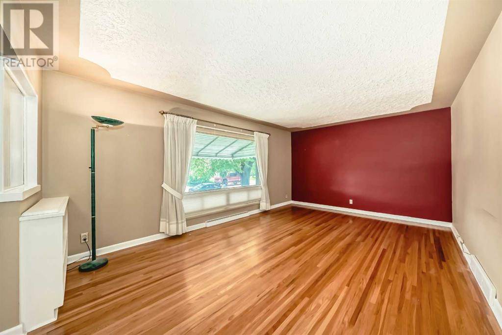 Calgary, AB T2K0G6,120 41 Avenue NW