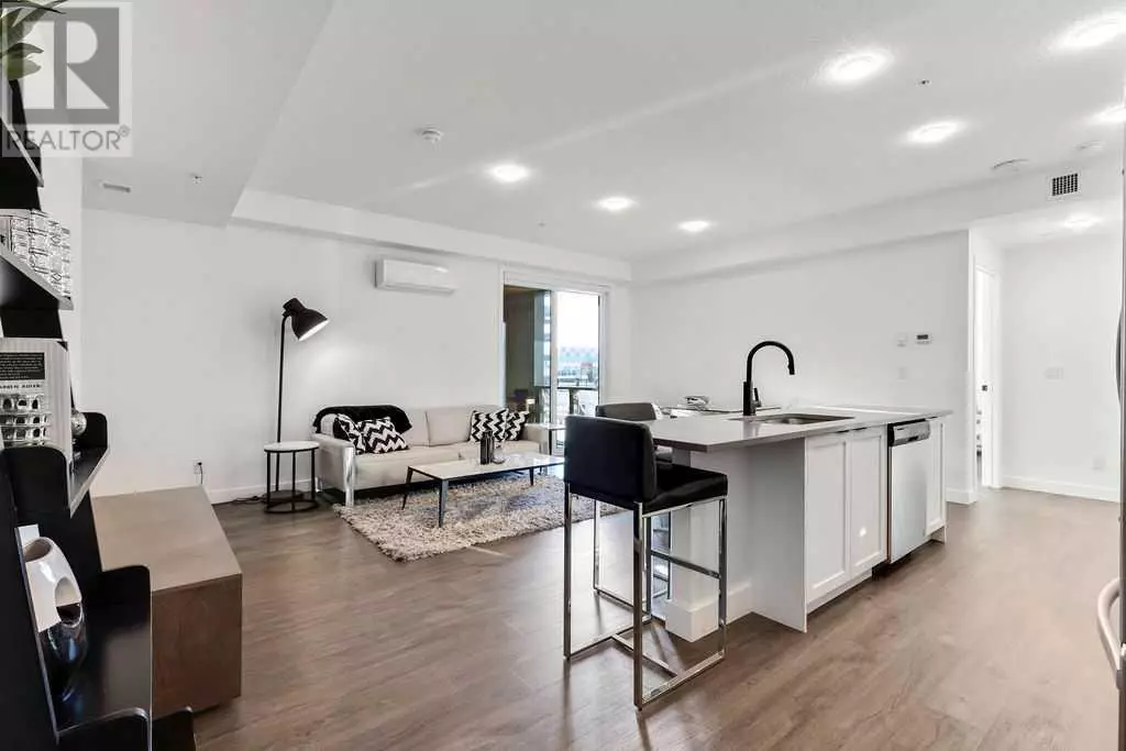 Calgary, AB T2L2K7,305, 4138 University Avenue NW