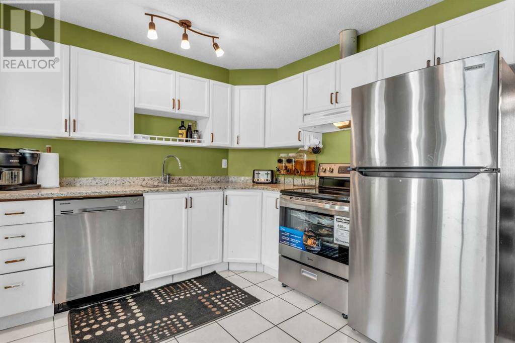 Calgary, AB T2B3C3,24 Erin Green Mews SE