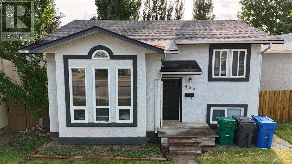 229 Mt Blakiston Road W, Lethbridge, AB T1K6M3