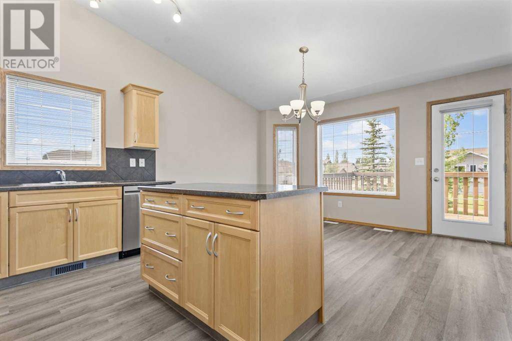 Lacombe, AB T4L0A2,51 Burris Pointe