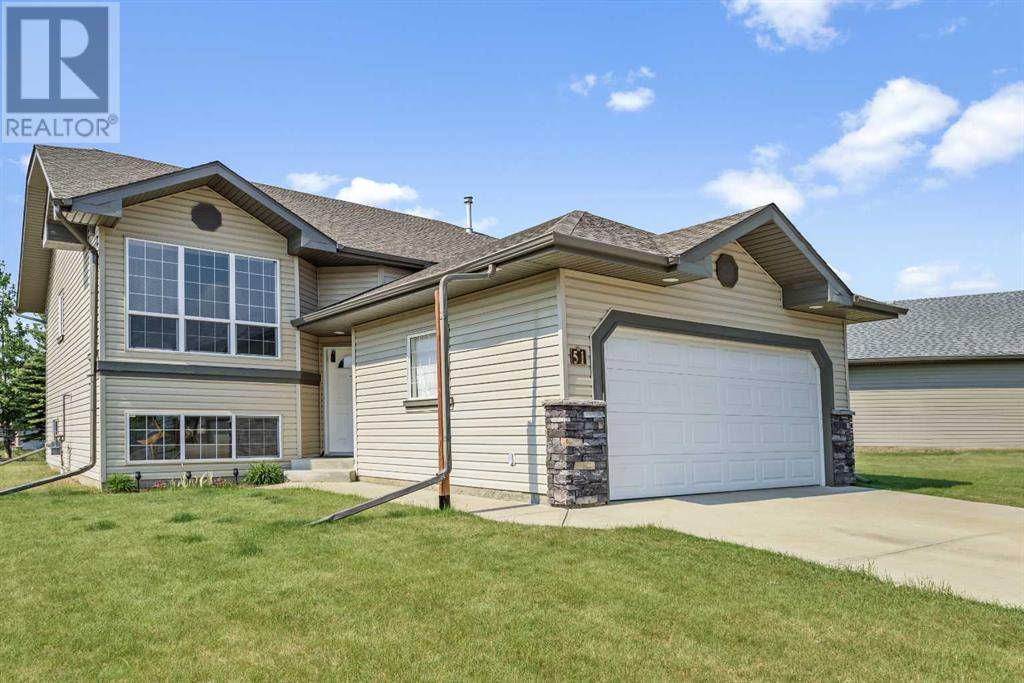 51 Burris Pointe, Lacombe, AB T4L0A2