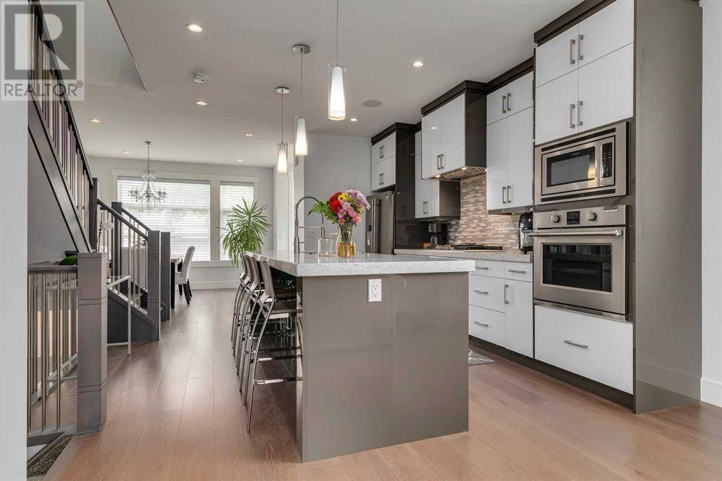 Calgary, AB T3C1Z7,944 43 Street SW