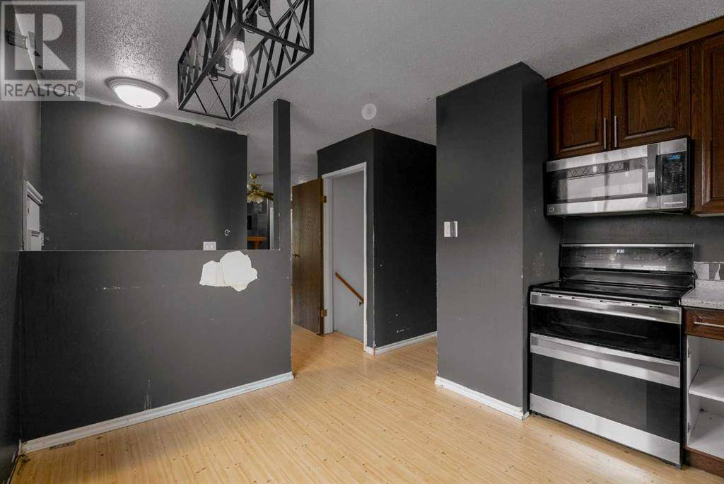 Fort Mcmurray, AB T9H3B7,105 Simpson Way