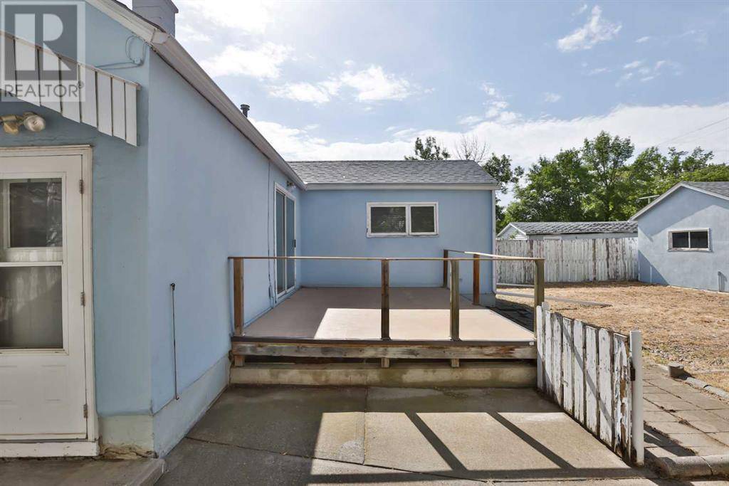 Lethbridge, AB T1H0R1,1707 5A Avenue N