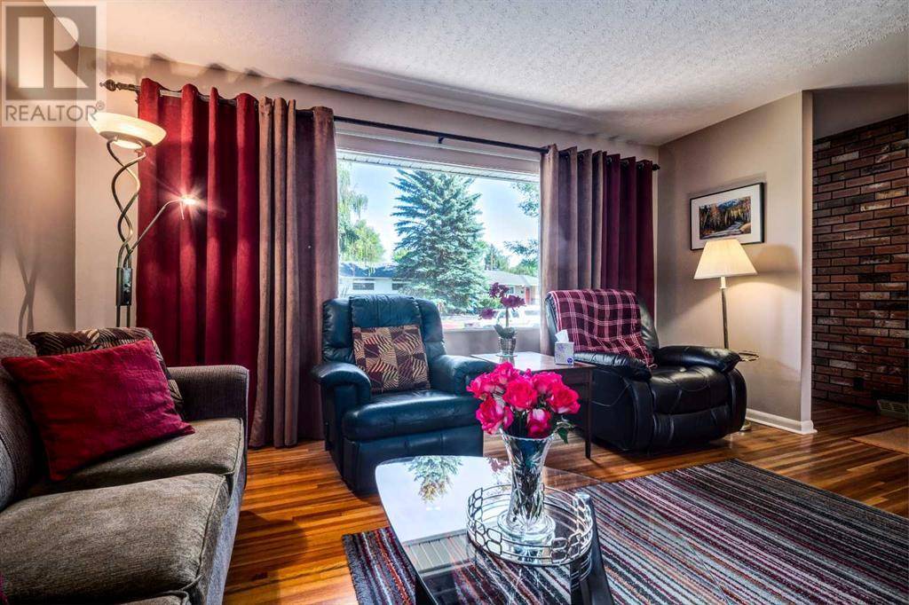 Calgary, AB T2H1C7,27 Farnham Drive SE