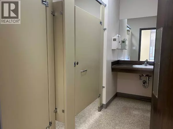 Medicine Hat, AB T1A0H4,657 3 Street SE