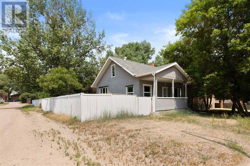Medicine Hat, AB T1A1V8,454 12 Street SE