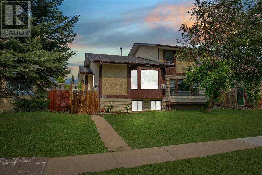 4716A 44 Avenue NE, Calgary, AB T1Y3P1
