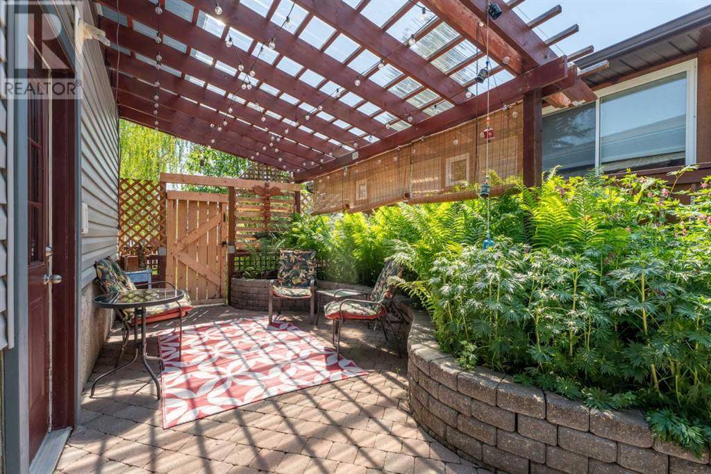 Diamond Valley, AB T0L2A0,118 Frontenac Avenue NW