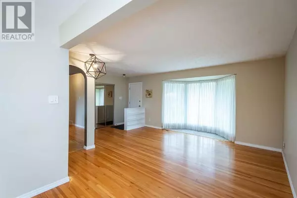 Calgary, AB T3E3N5,2704 43 Street SW