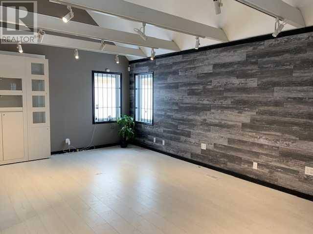 508 1 Street W, Cochrane, AB T4C1B1
