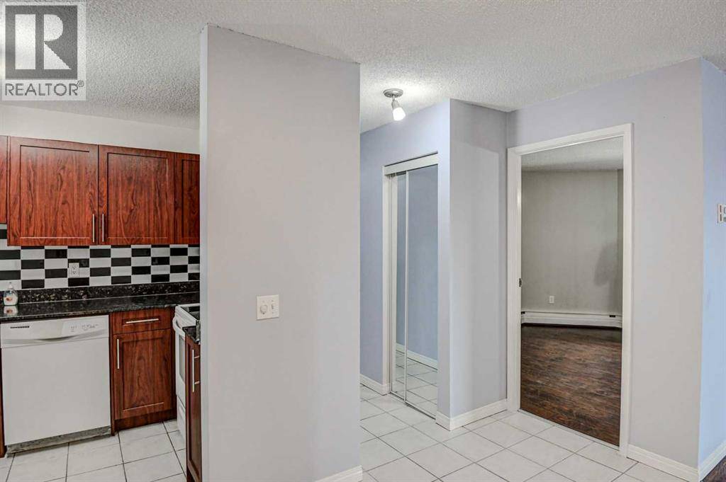 Calgary, AB T3E1Y5,204, 1900 25A Street SW