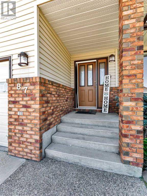Medicine Hat, AB T1B3Y6,87 Shaw Crescent SE
