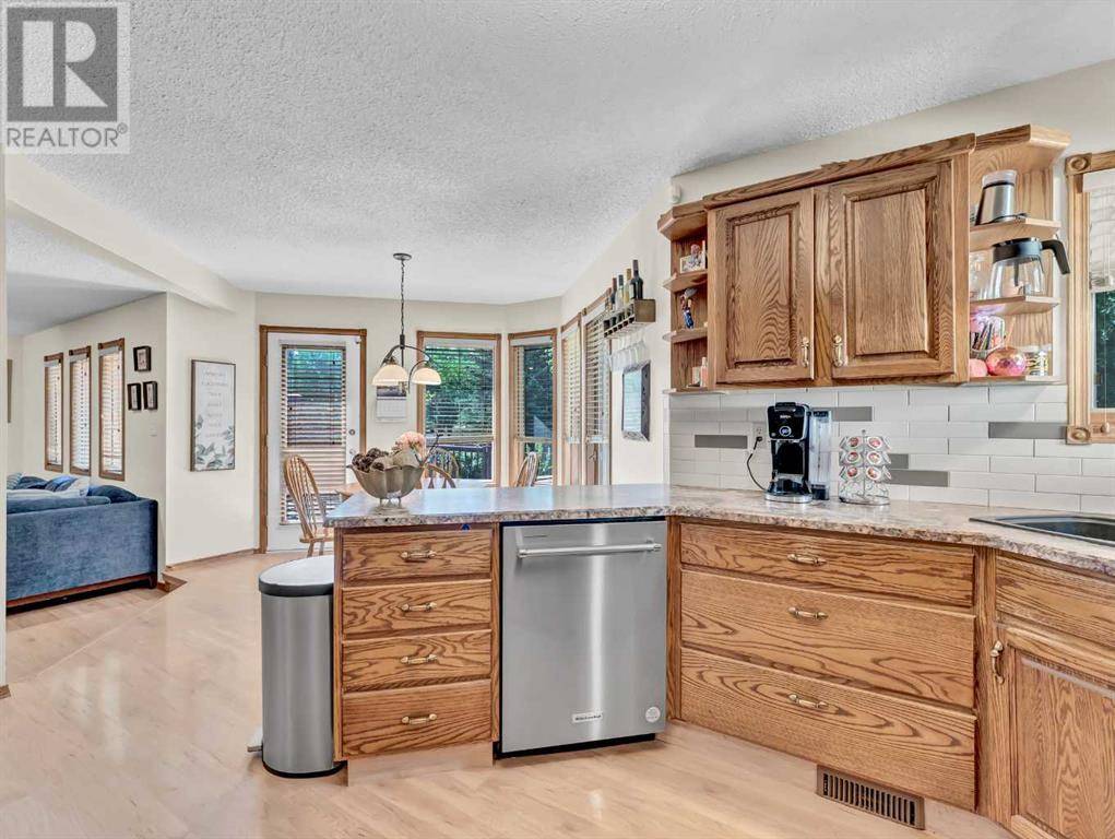 Medicine Hat, AB T1B3Y6,87 Shaw Crescent SE