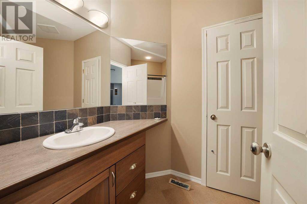 Red Deer, AB T4P0G9,213 Jaspar Crescent