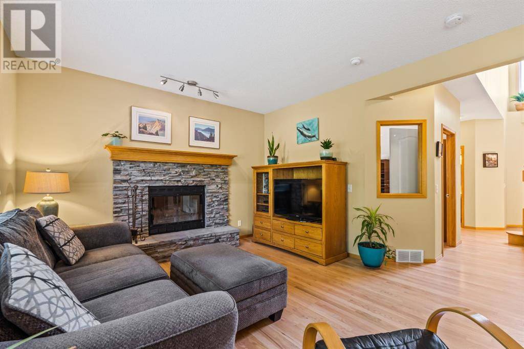 Calgary, AB T3H4P8,19 Discovery Ridge Court SW