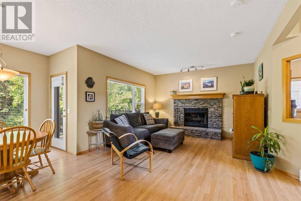 Calgary, AB T3H4P8,19 Discovery Ridge Court SW