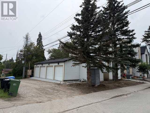 Calgary, AB T2M4C9,2371 20 Avenue NW