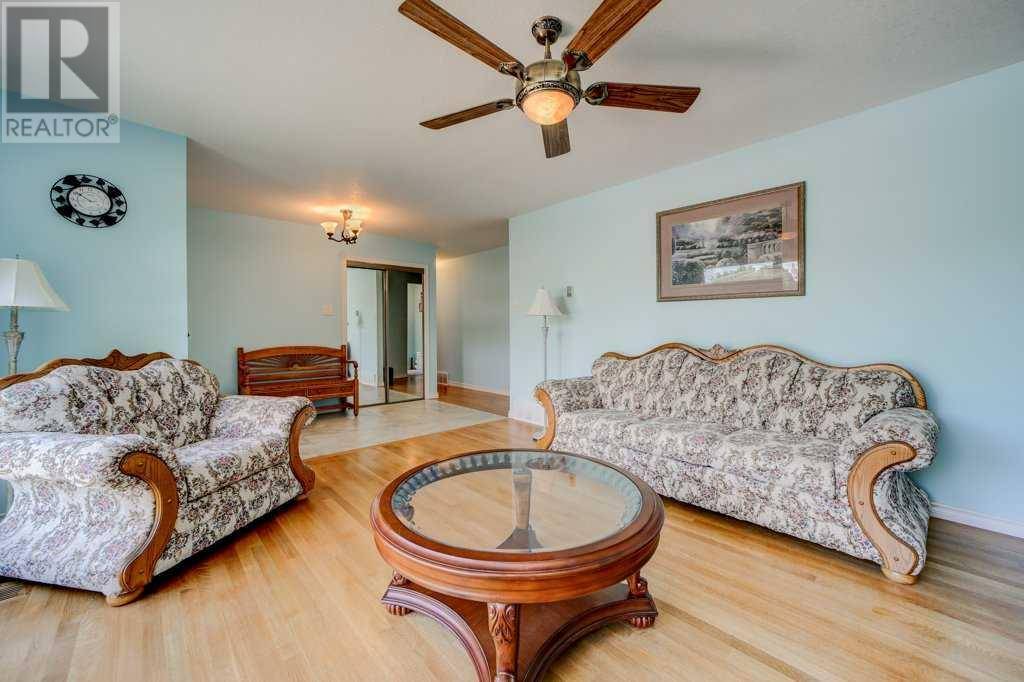 Lethbridge, AB T1K3W7,357 Laval Boulevard W