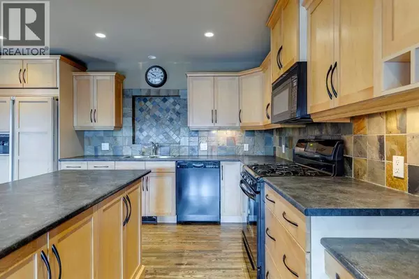 Calgary, AB T3E3W8,3140 46 Street SW