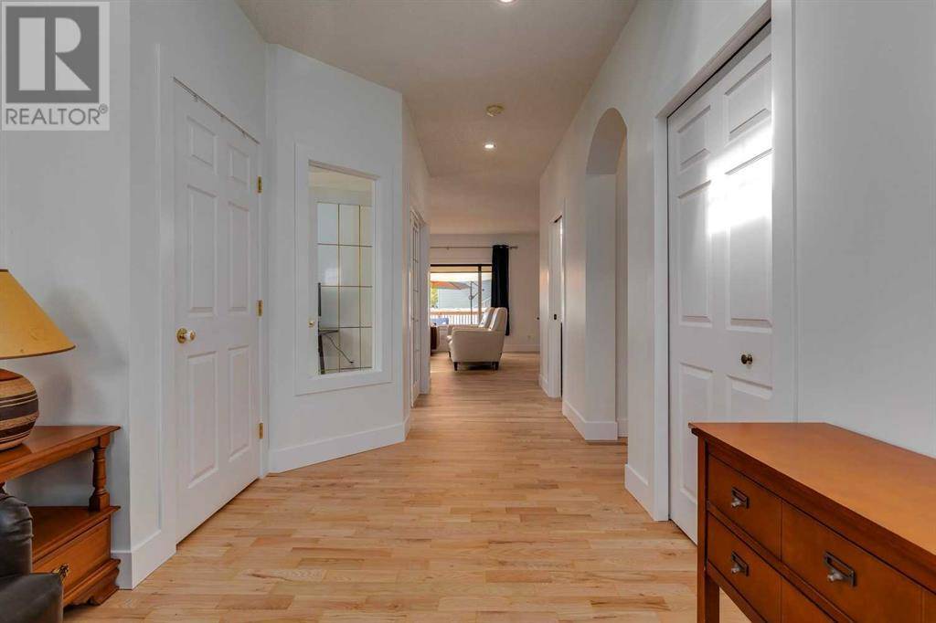 Chestermere, AB T1X1J1,817 Crystal Beach Bay