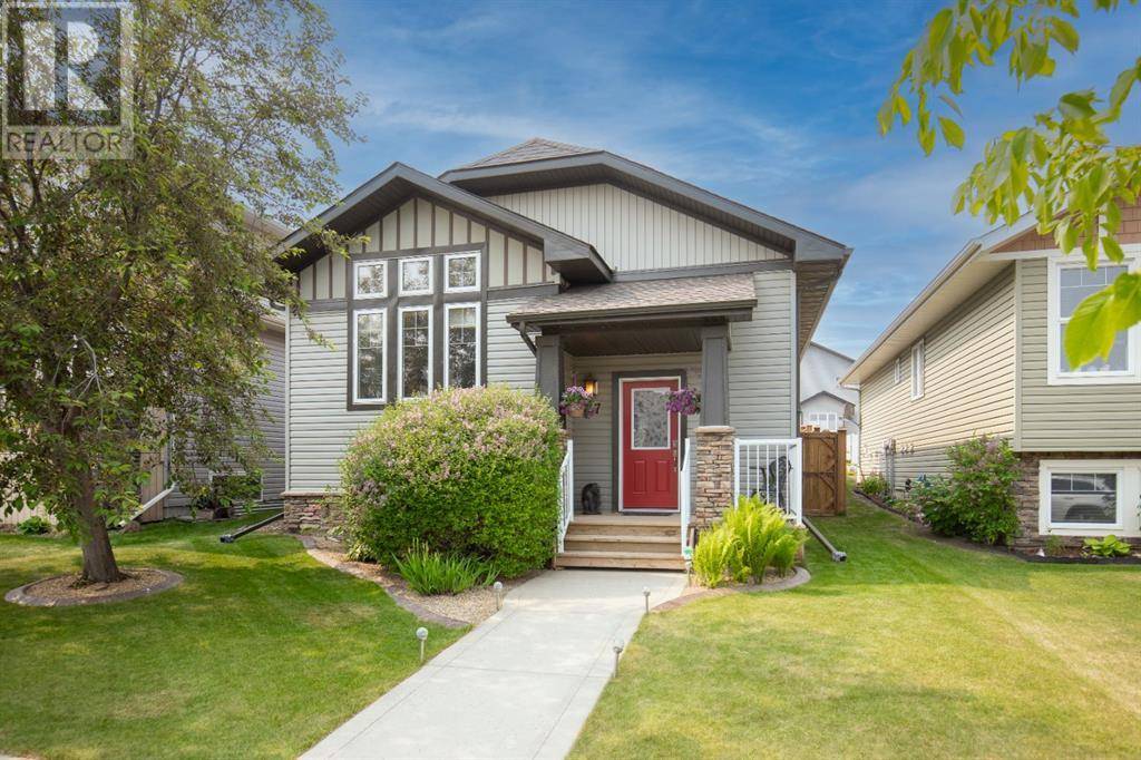 37 Regatta Way, Sylvan Lake, AB T4S0E8
