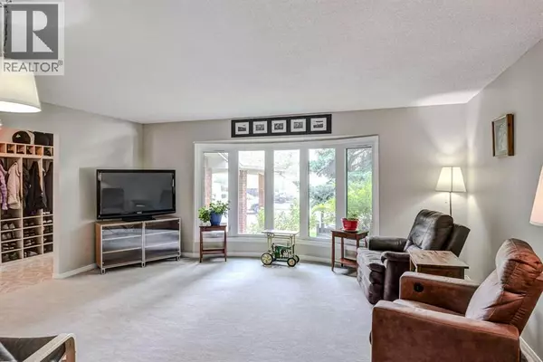 Calgary, AB T2J5H7,623 Lake Simcoe Close SE