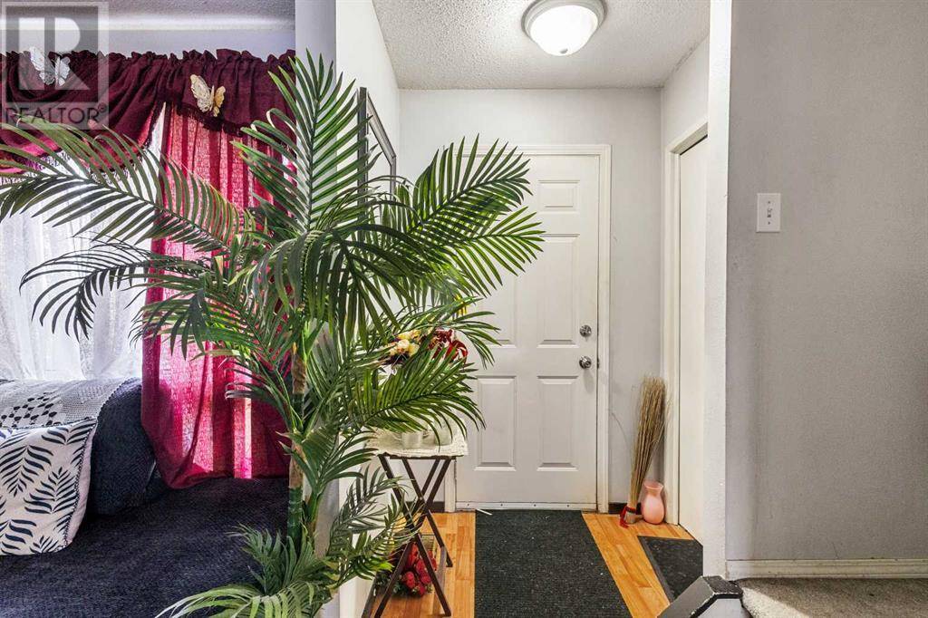 Calgary, AB T1Y3Z3,56, 2727 Rundleson Road NE