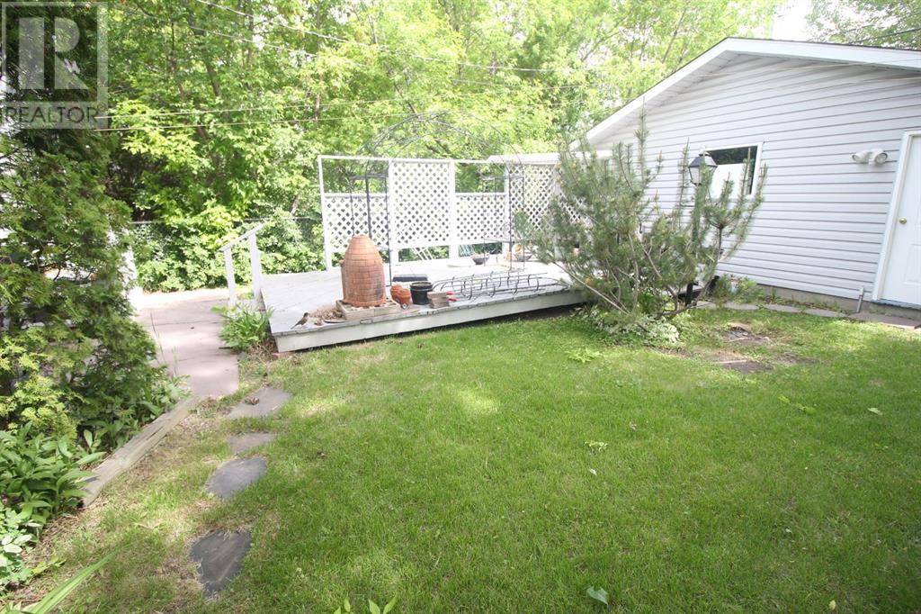 Calgary, AB t2m0c8,327 12 Avenue NW