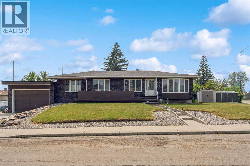 Calgary, AB T2V2A1,25 Manor Road SW