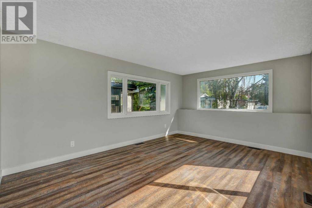 Airdrie, AB T4A1R9,237 Big Hill Circle SE