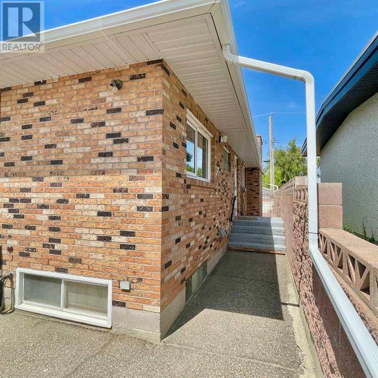 Lethbridge, AB T1K2X2,1217 29 Street S