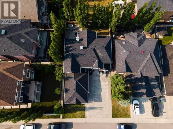 Calgary, AB T3K0M5,172 Panatella Crescent NW