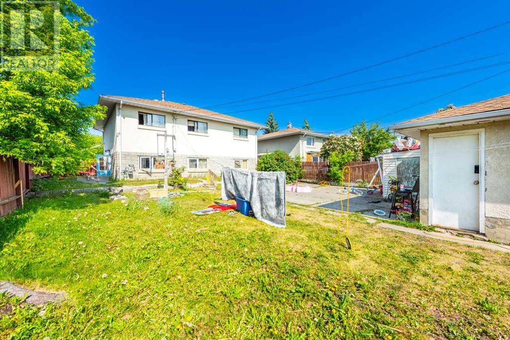 Calgary, AB T2B0Z3,1826 38 Street SE