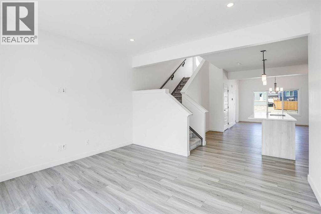 Airdrie, AB T4B5M5,747 Bayview Hill SW