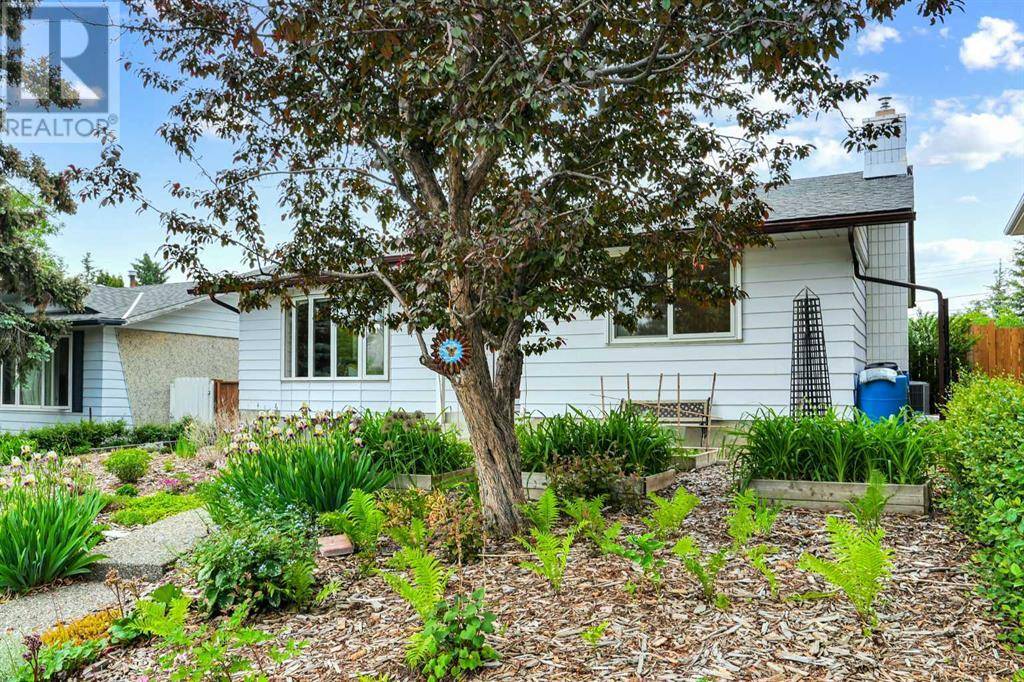 Calgary, AB T2K4N5,1011 Hunterston Place NW