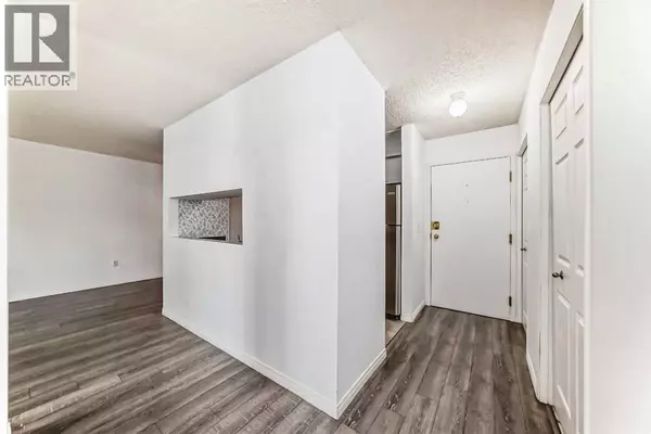 Calgary, AB T3B3K4,312, 21 Dover Point SE