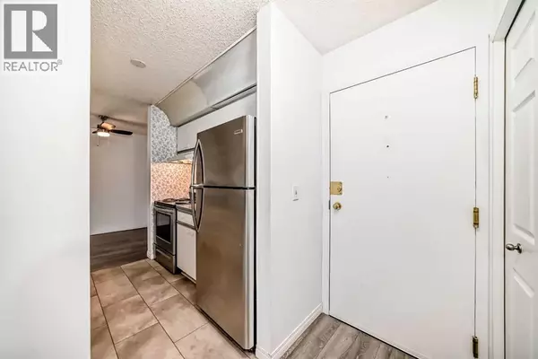 Calgary, AB T3B3K4,312, 21 Dover Point SE