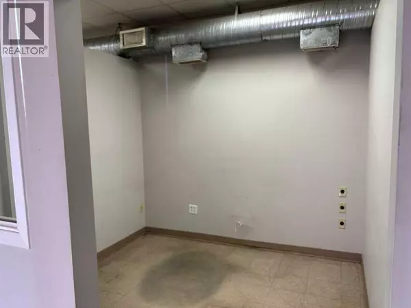 Calgary, AB T2B2B3,4452 64 Avenue SE