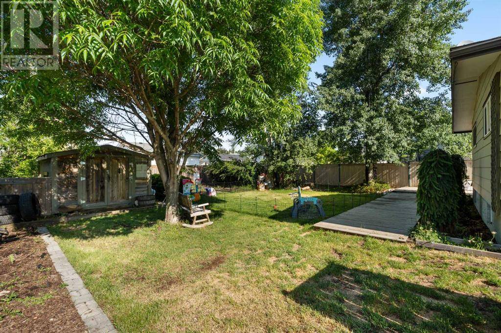 Whitecourt, AB T7S1E2,34 Kallbom Crescent