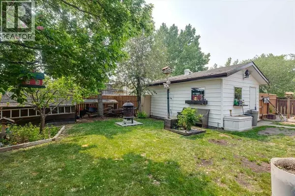 Penhold, AB T0M1R0,20 Larne Place